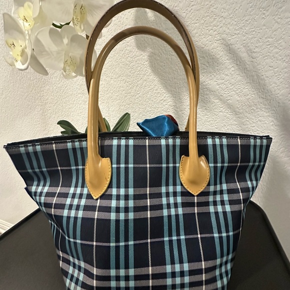 Burberry Plaid Shoulder Tote Bag / COA - Picture 3 of 13